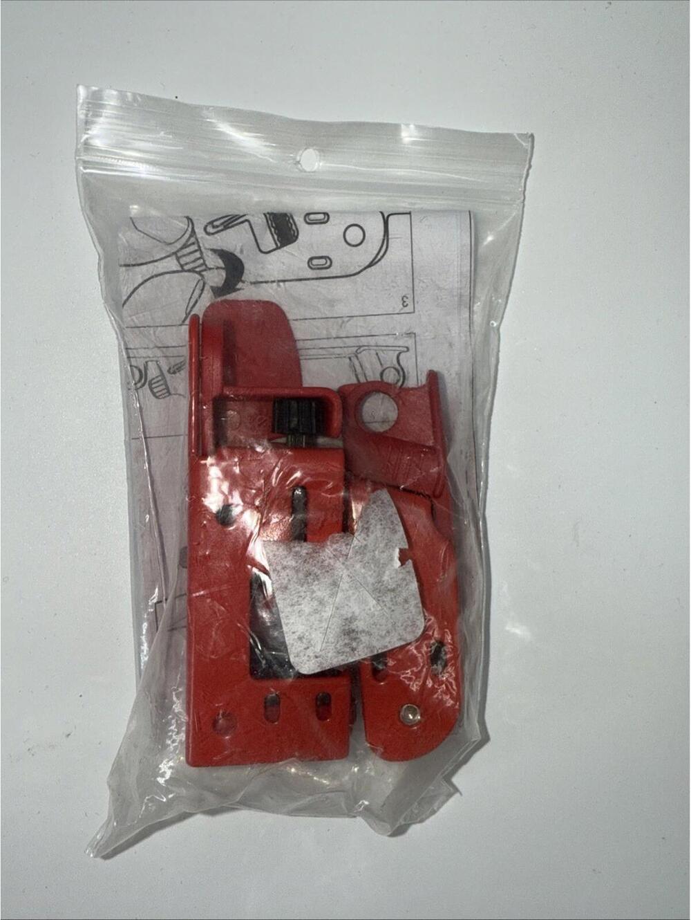 NEW MASTER LOCK 506 GRIP TIGHT CIRCUIT BREAKER LOCKOUT SET